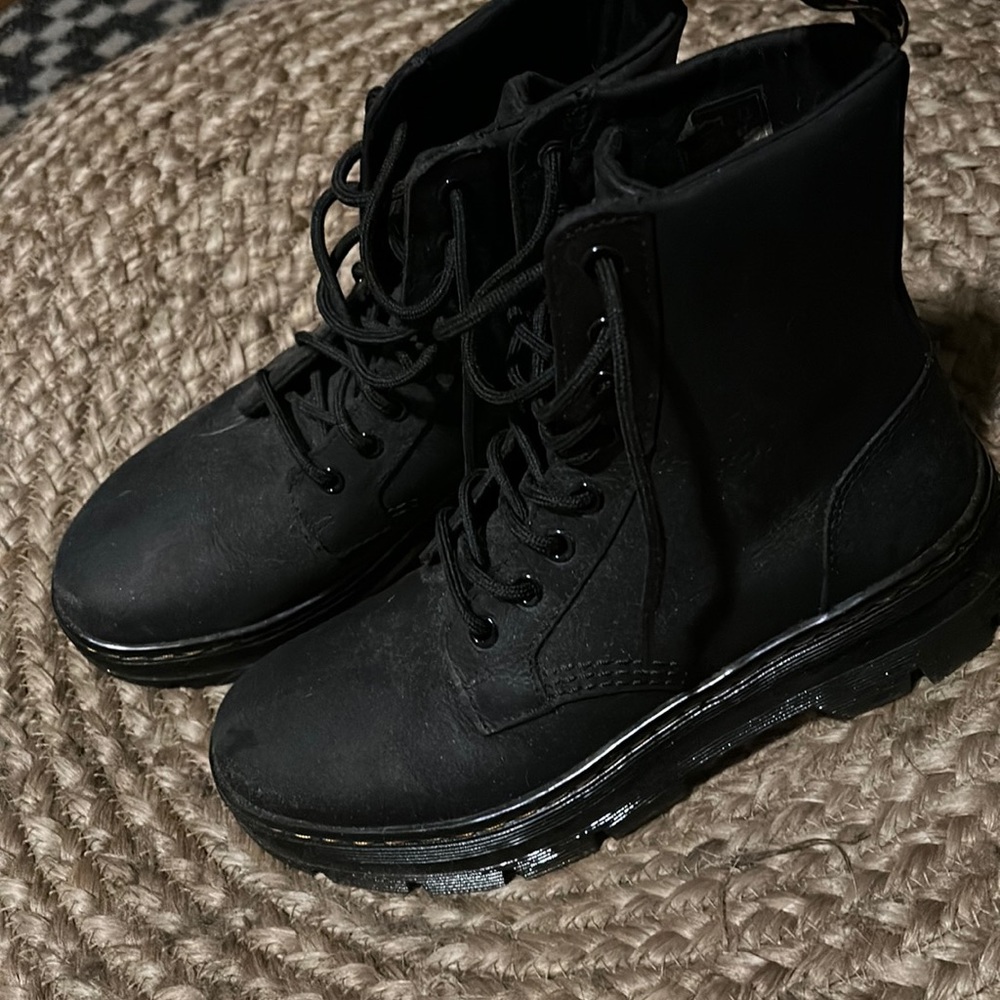 Dr. Martens Combs Leather Casual Boot - Black Wyoming